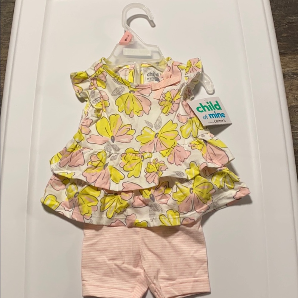 NWT- Carter’s flower shirt/ stripe shorts. 3mo